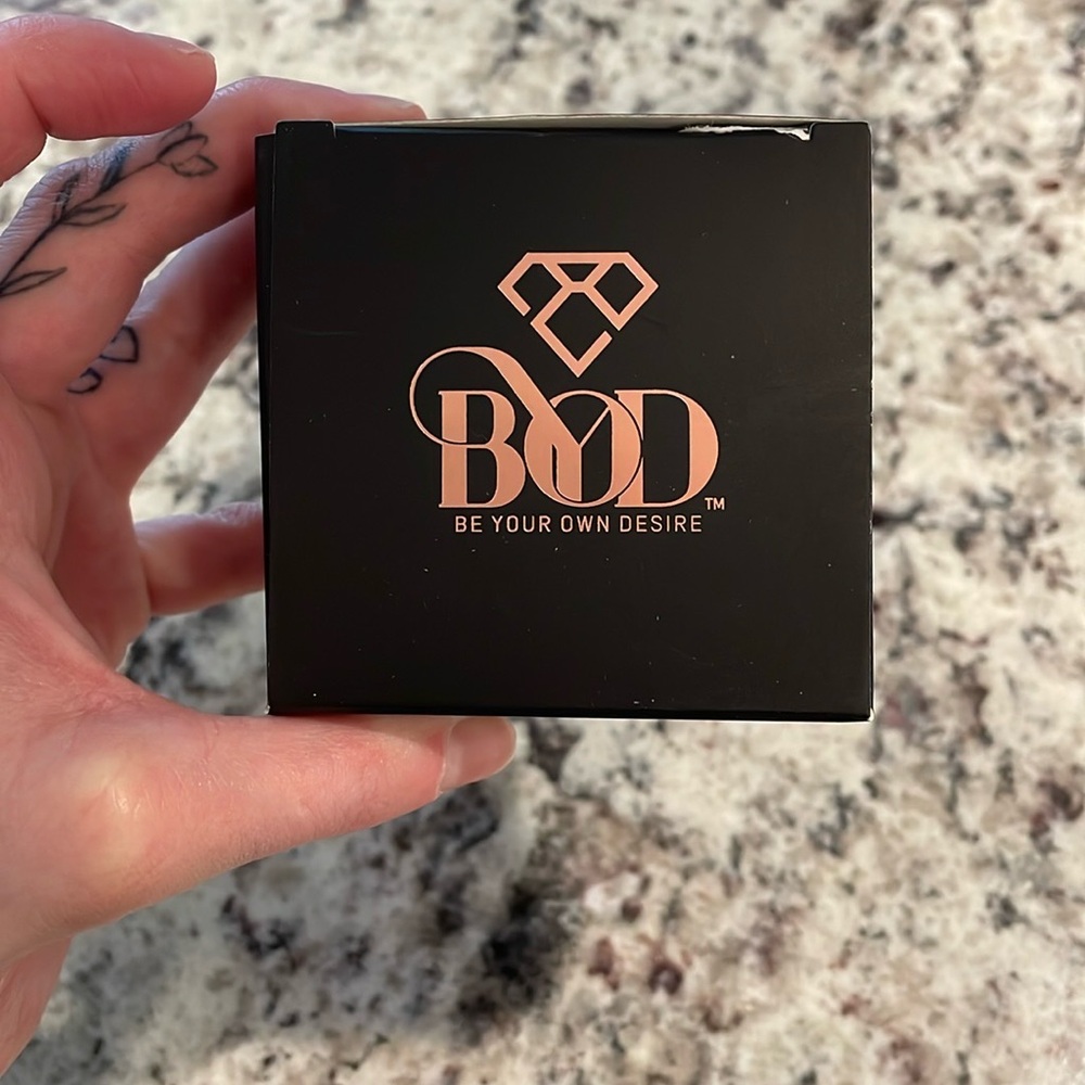 Byod Matte Magic Loose Powder - Translucent - Picture 4 of 5